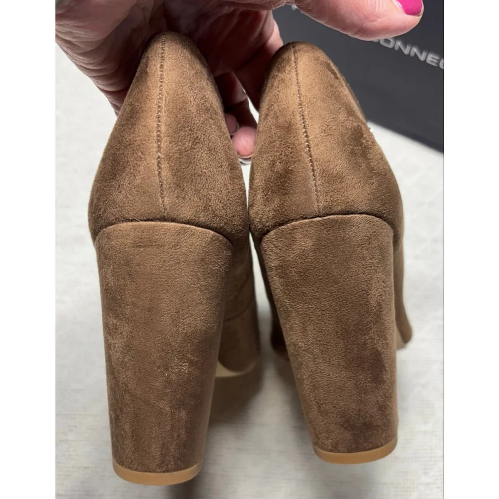 NIB French Connection Kelsey Brown Faux Suede Block Heel Pointed Toe Pumps SZ 11